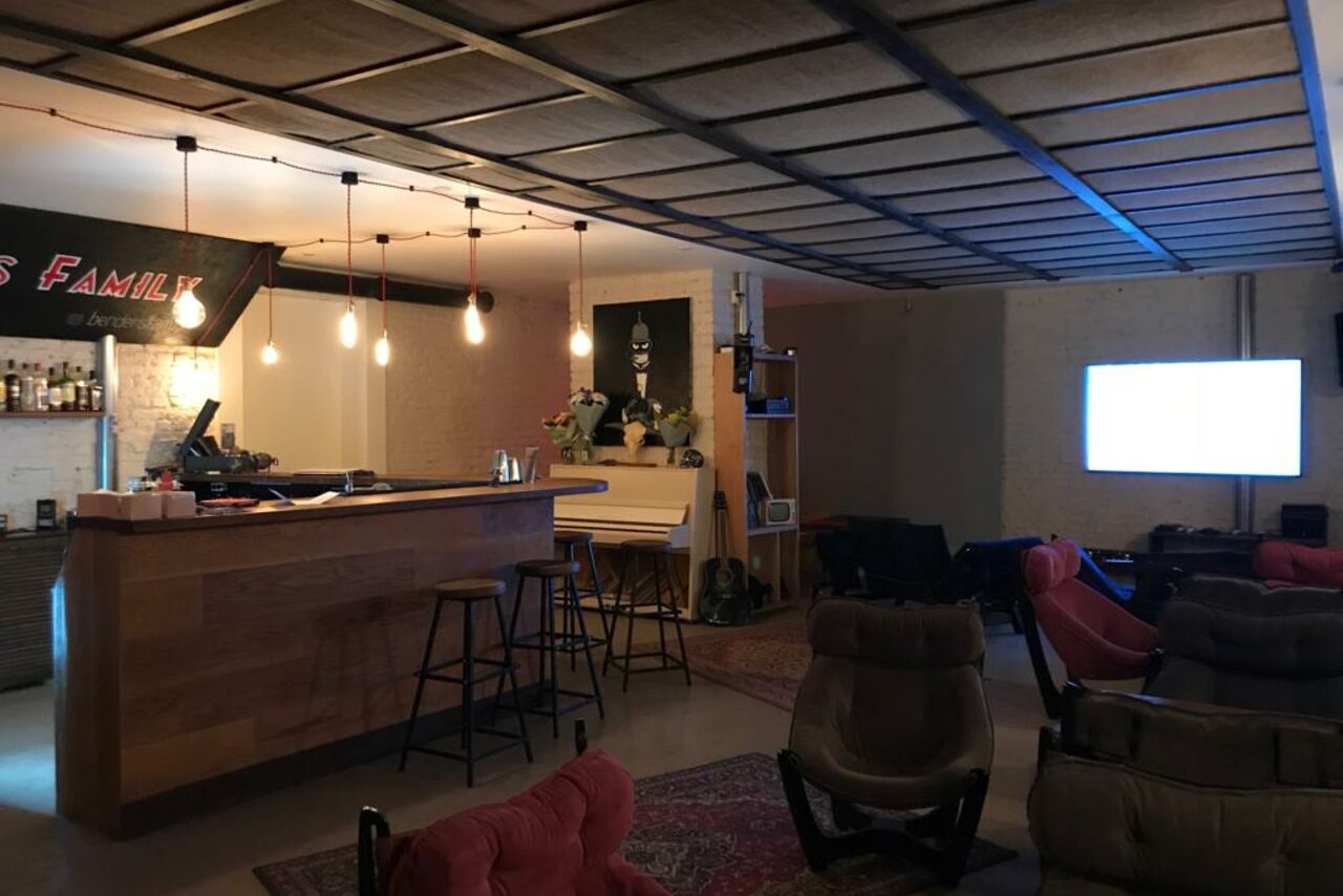 Арендовать Фактум. Уютный лофт с мягкими диванами