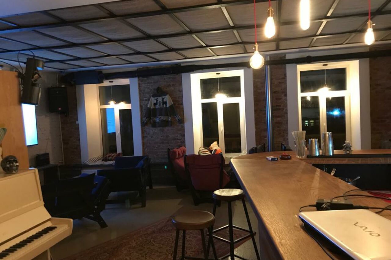 Арендовать Фактум. Уютный лофт с мягкими диванами