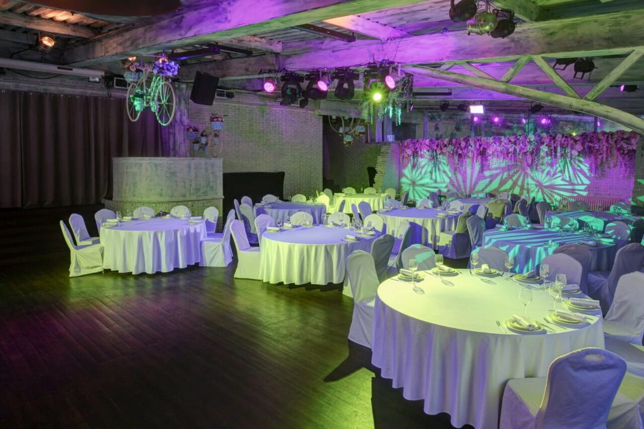 Арендовать SillyCat Большой лофт со сценой и роялем