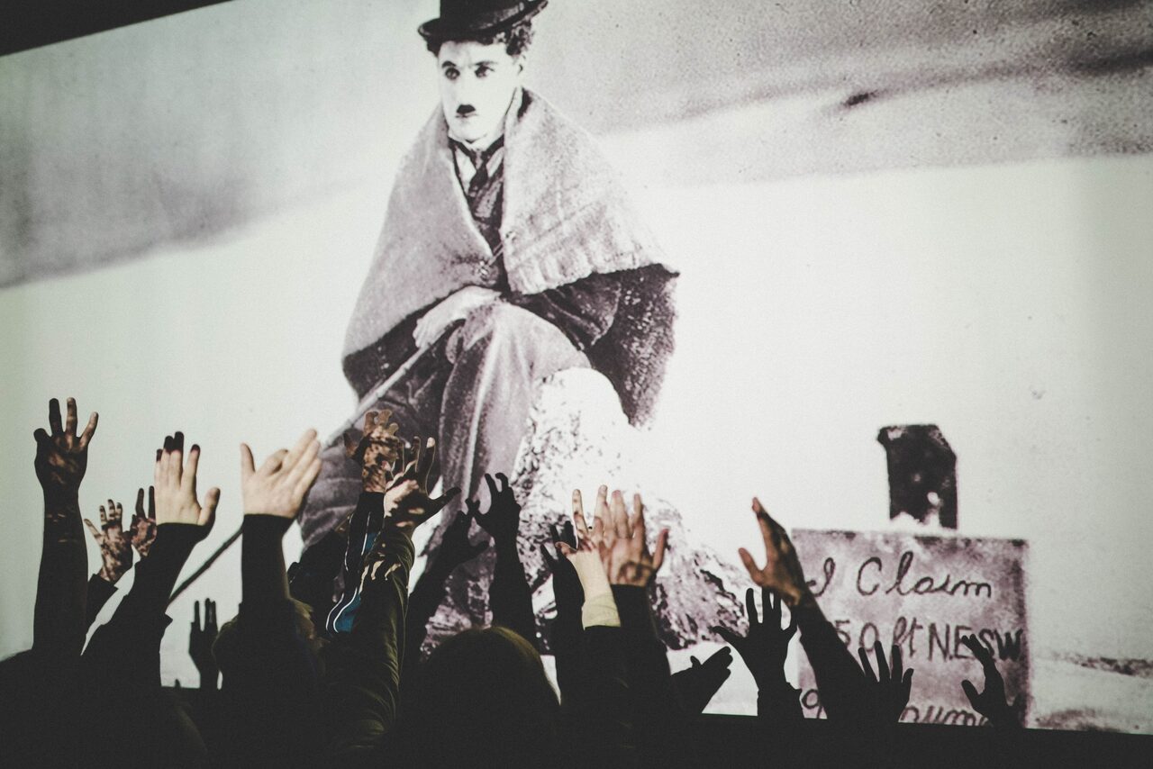 Арендовать Utopist. Камерный лофт-кинотеатр с большим экраном