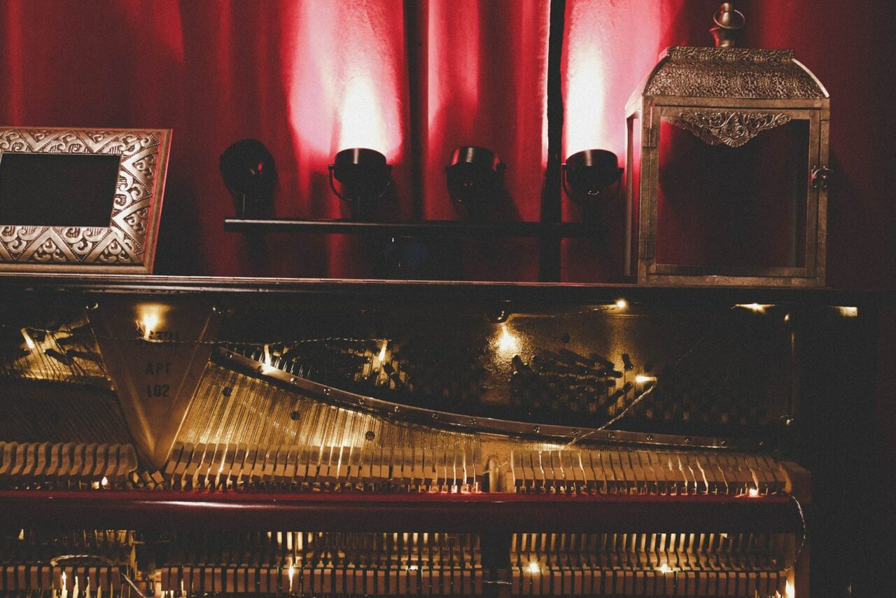 Арендовать Utopist. Камерный лофт-кинотеатр с большим экраном