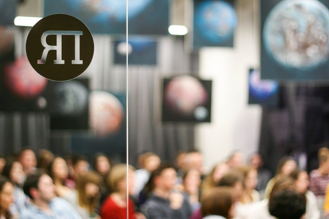 Арендовать  Ясная Поляна. Просторный зал в центре Петербурга 