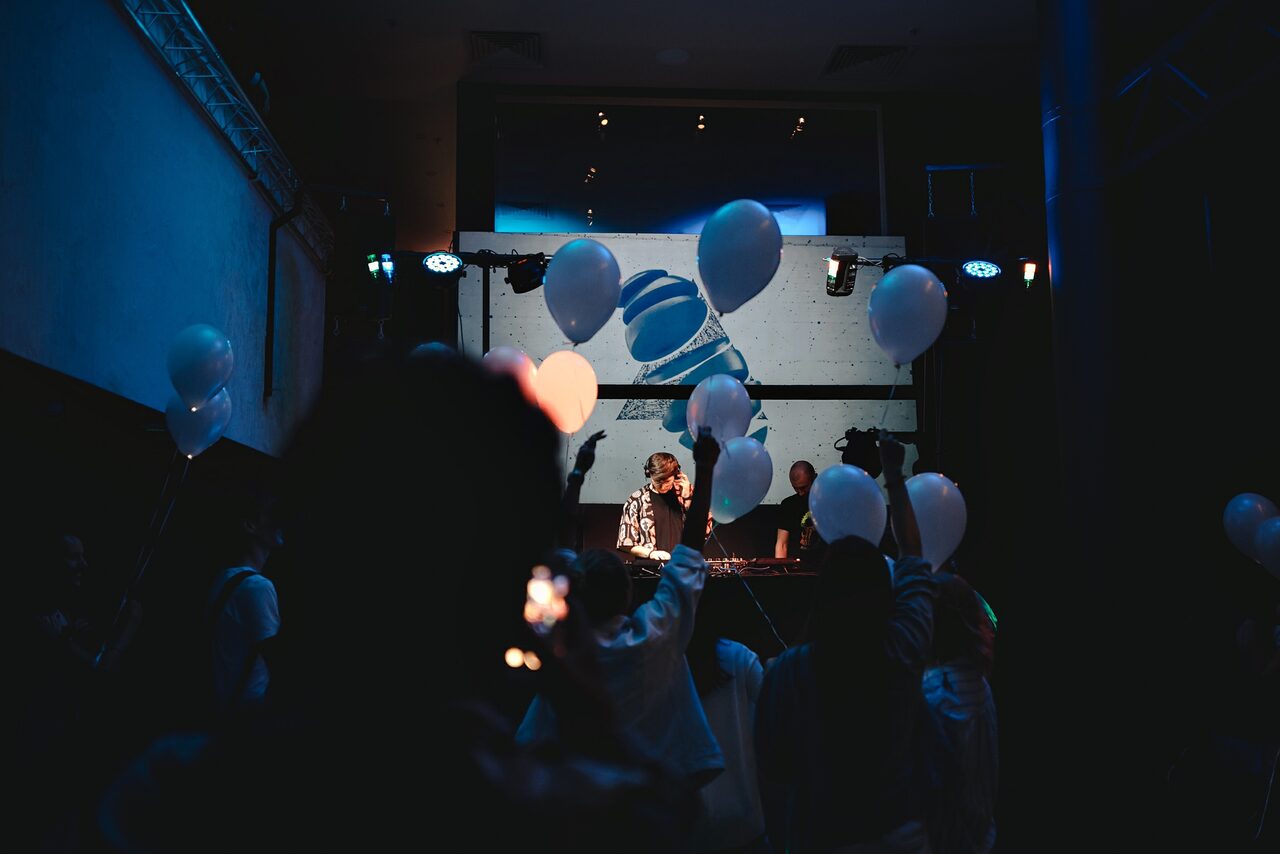 Арендовать Современный лофт с панорамными окнами