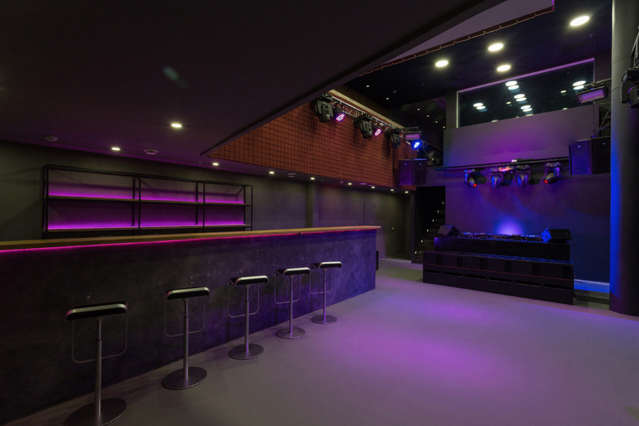 Арендовать Современный лофт с панорамными окнами