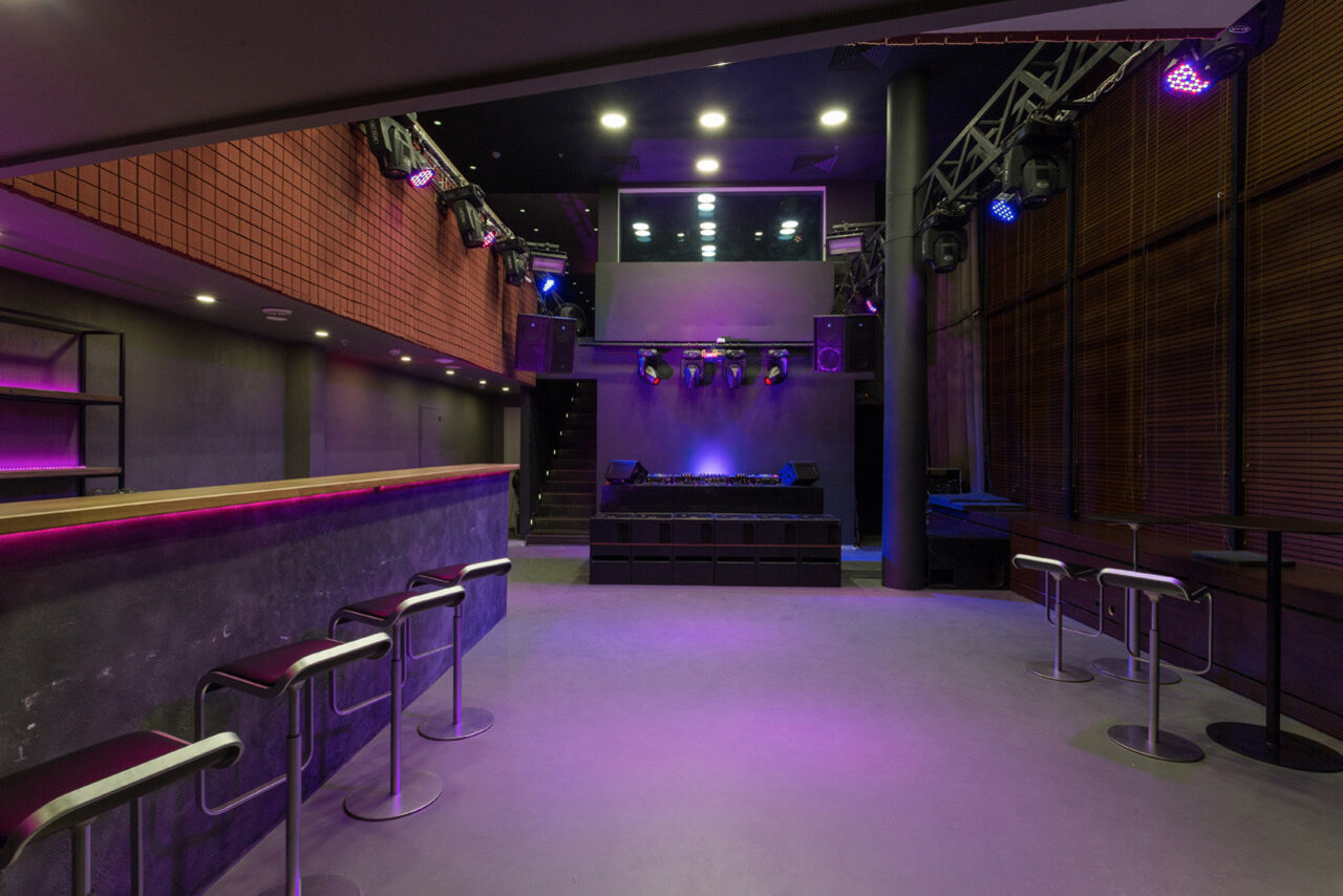 Арендовать Современный лофт с панорамными окнами