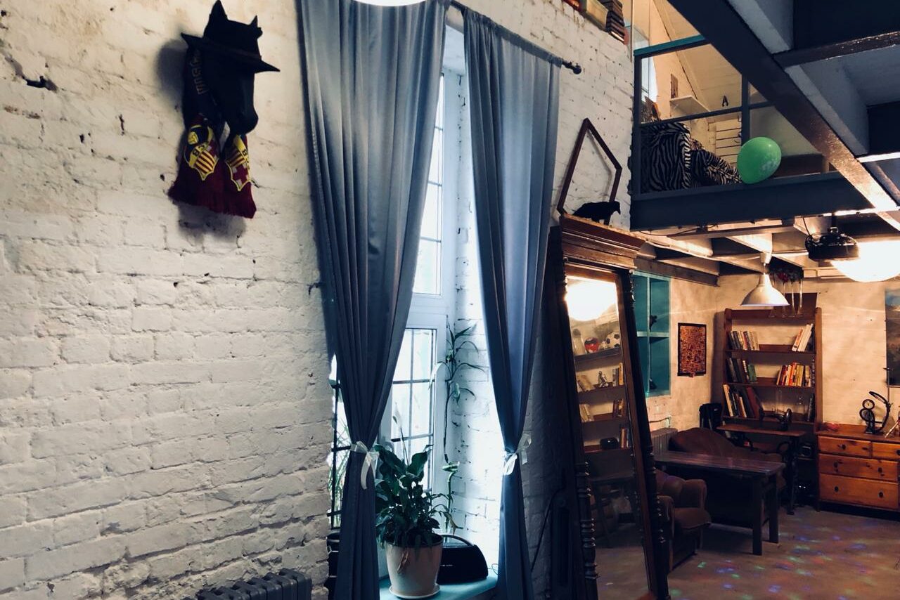 Арендовать Двухуровневый арт-лофт с собственной парковкой