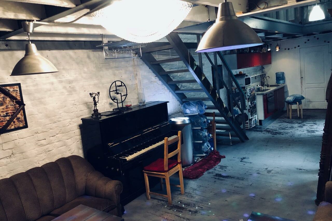 Арендовать Двухуровневый арт-лофт с собственной парковкой