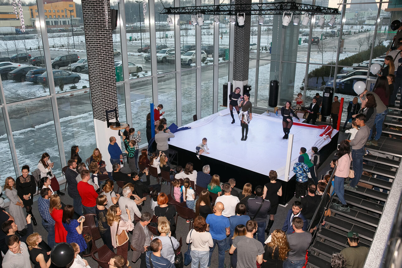 Арендовать Hall with boxing ring and panoramic windows 