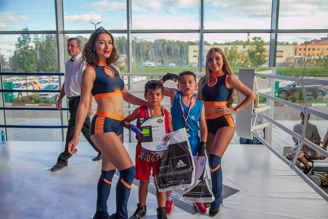 Арендовать Hall with boxing ring and panoramic windows 