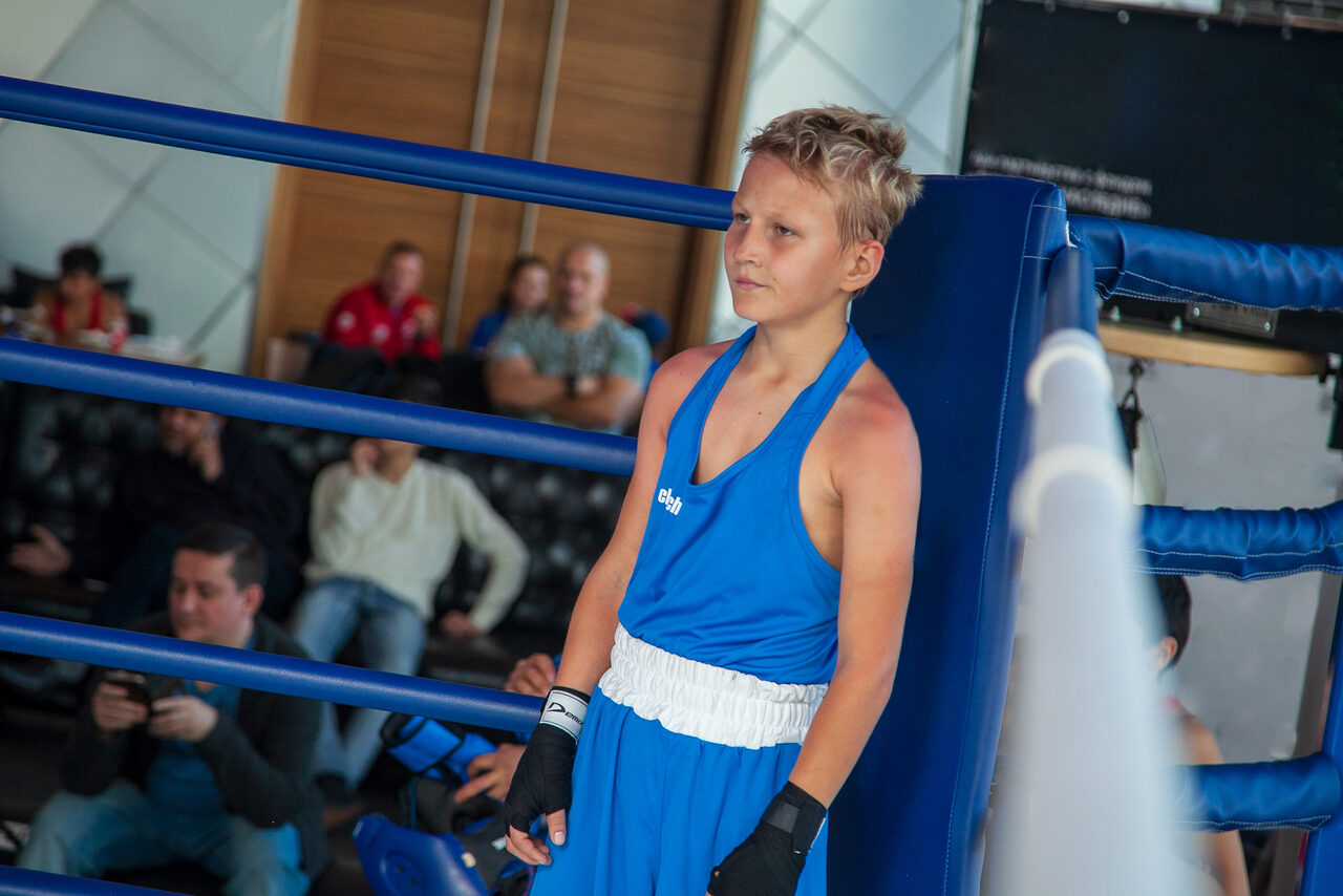Арендовать Hall with boxing ring and panoramic windows 