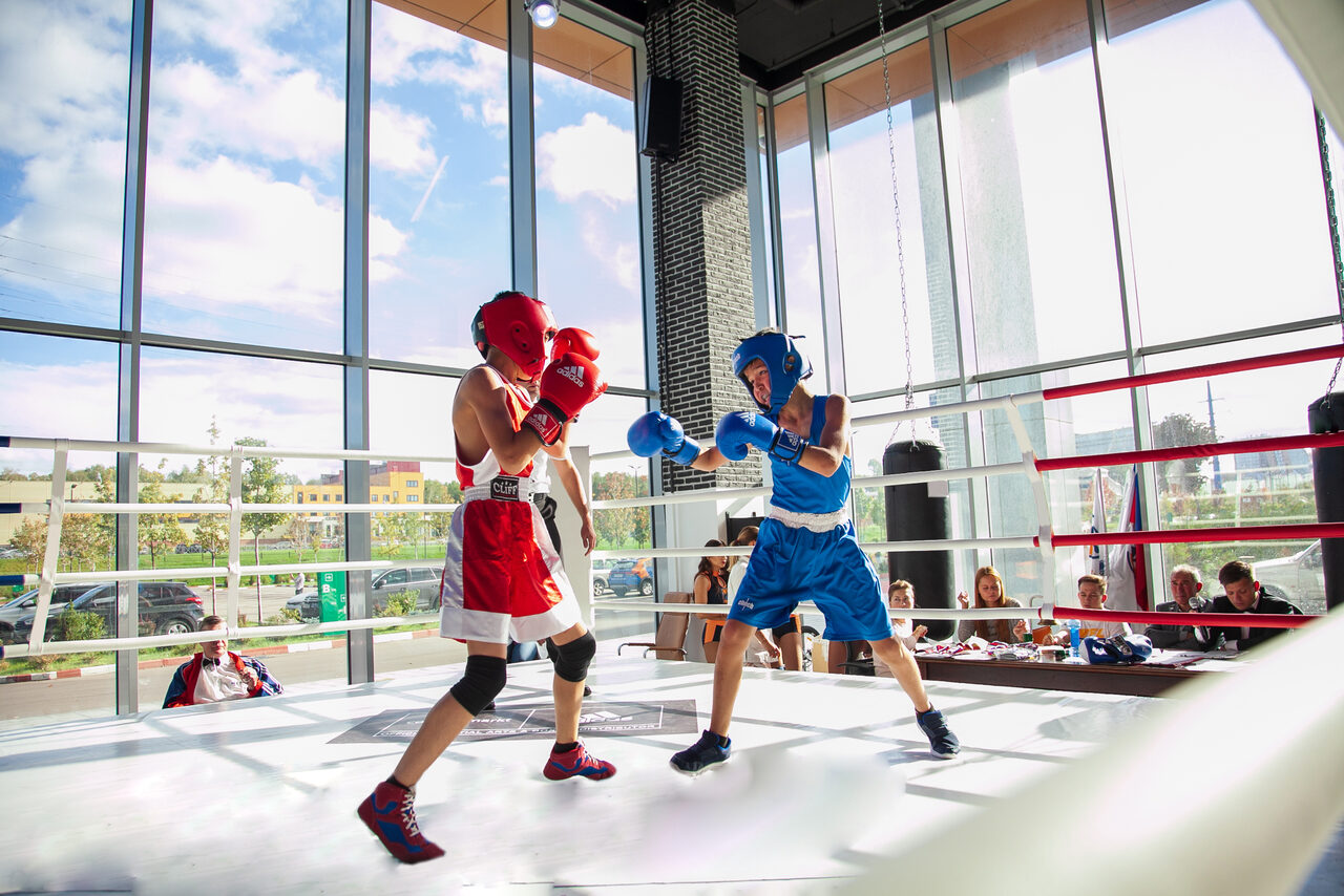Арендовать Hall with boxing ring and panoramic windows 