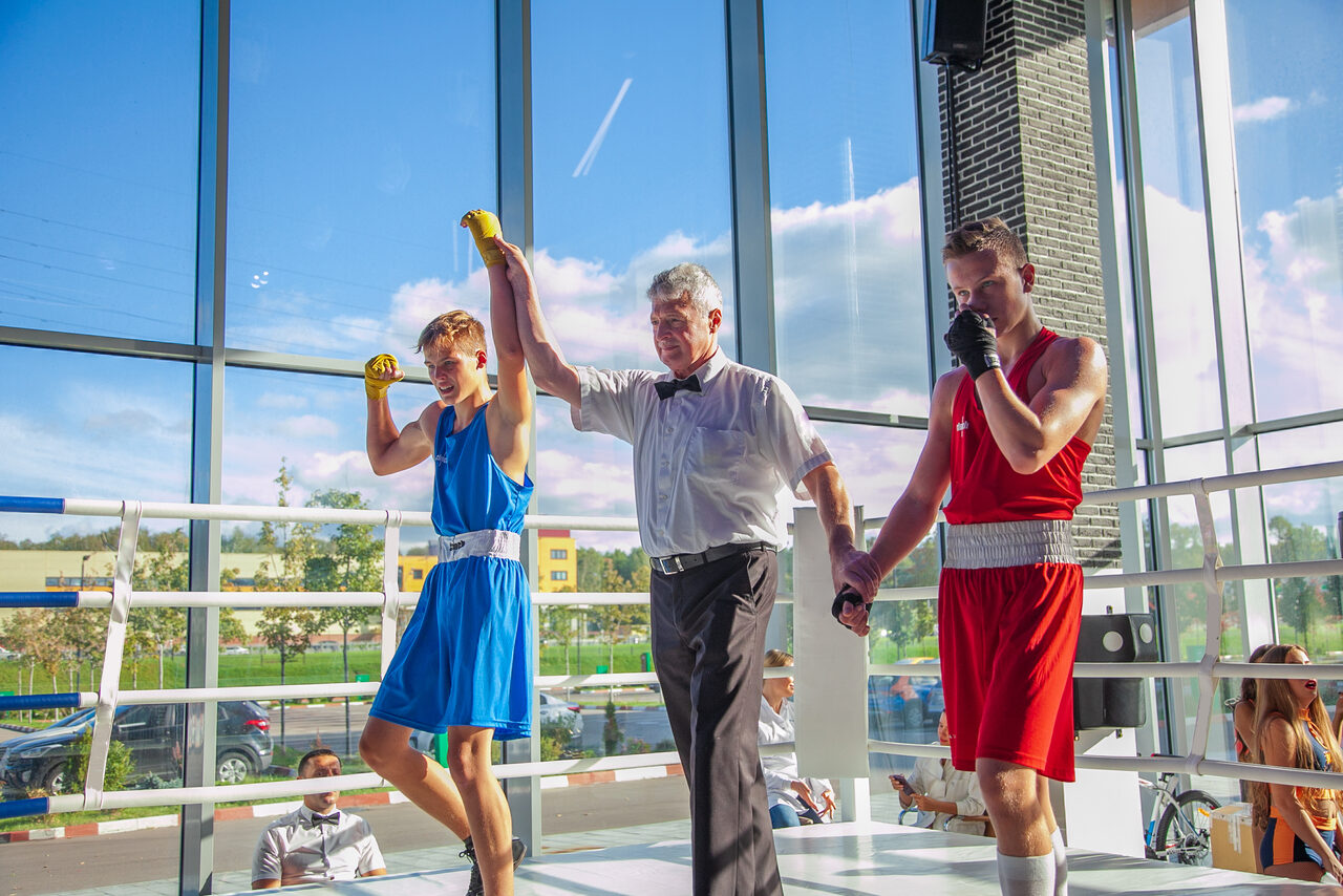 Арендовать Hall with boxing ring and panoramic windows 