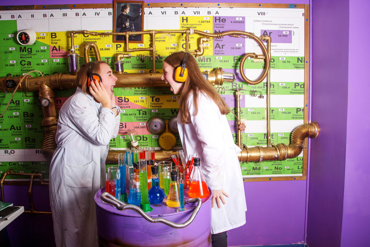 Арендовать Бар под закрытие с неоновой подсветкой