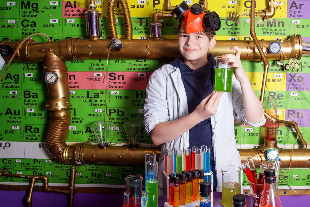 Арендовать Бар под закрытие с неоновой подсветкой