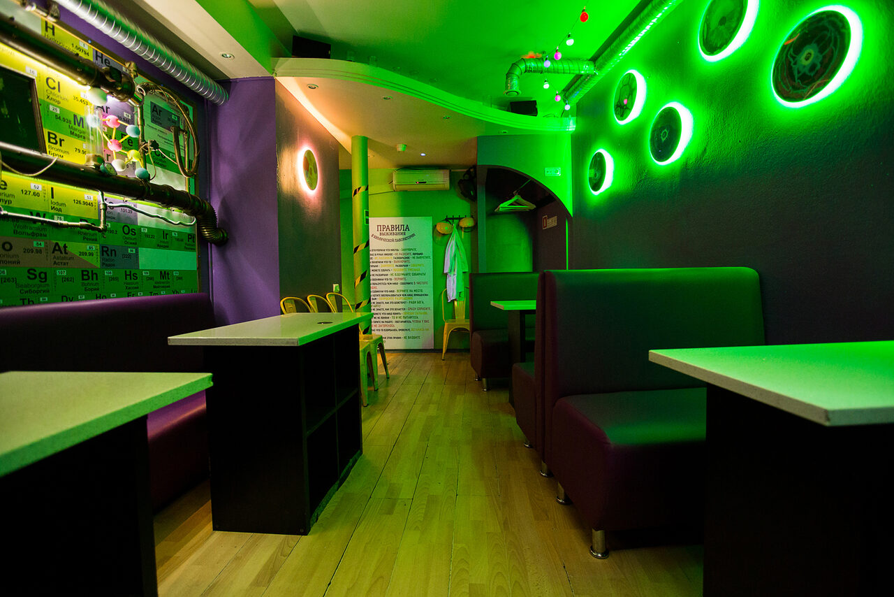 Арендовать Бар под закрытие с неоновой подсветкой