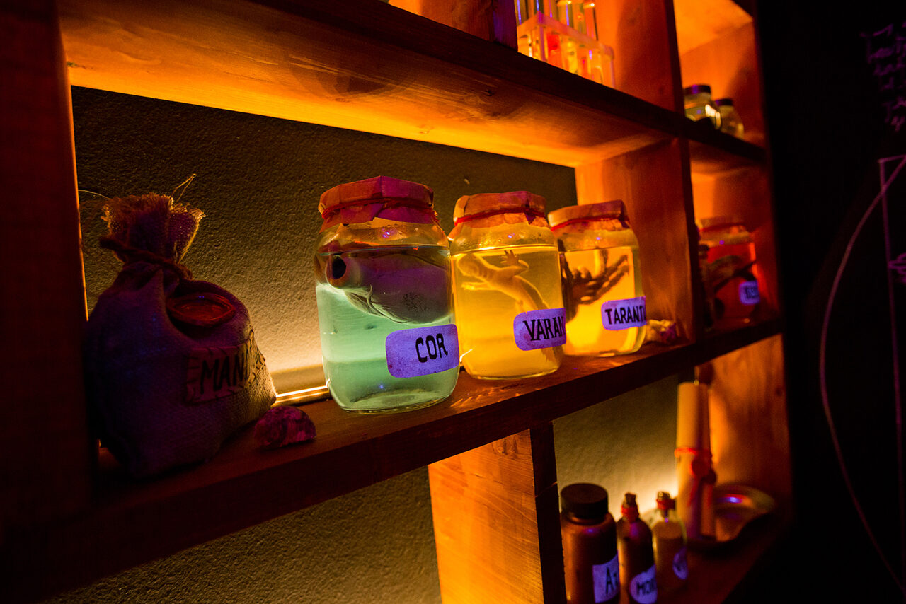 Арендовать Бар под закрытие с неоновой подсветкой