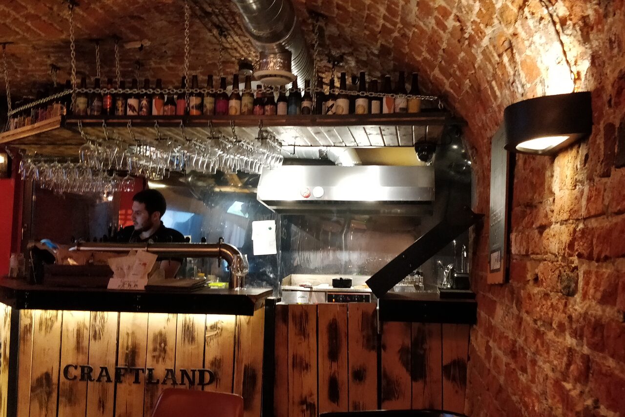 Арендовать Уютный пивной бар в историческом центре Москвы на Таганке. 