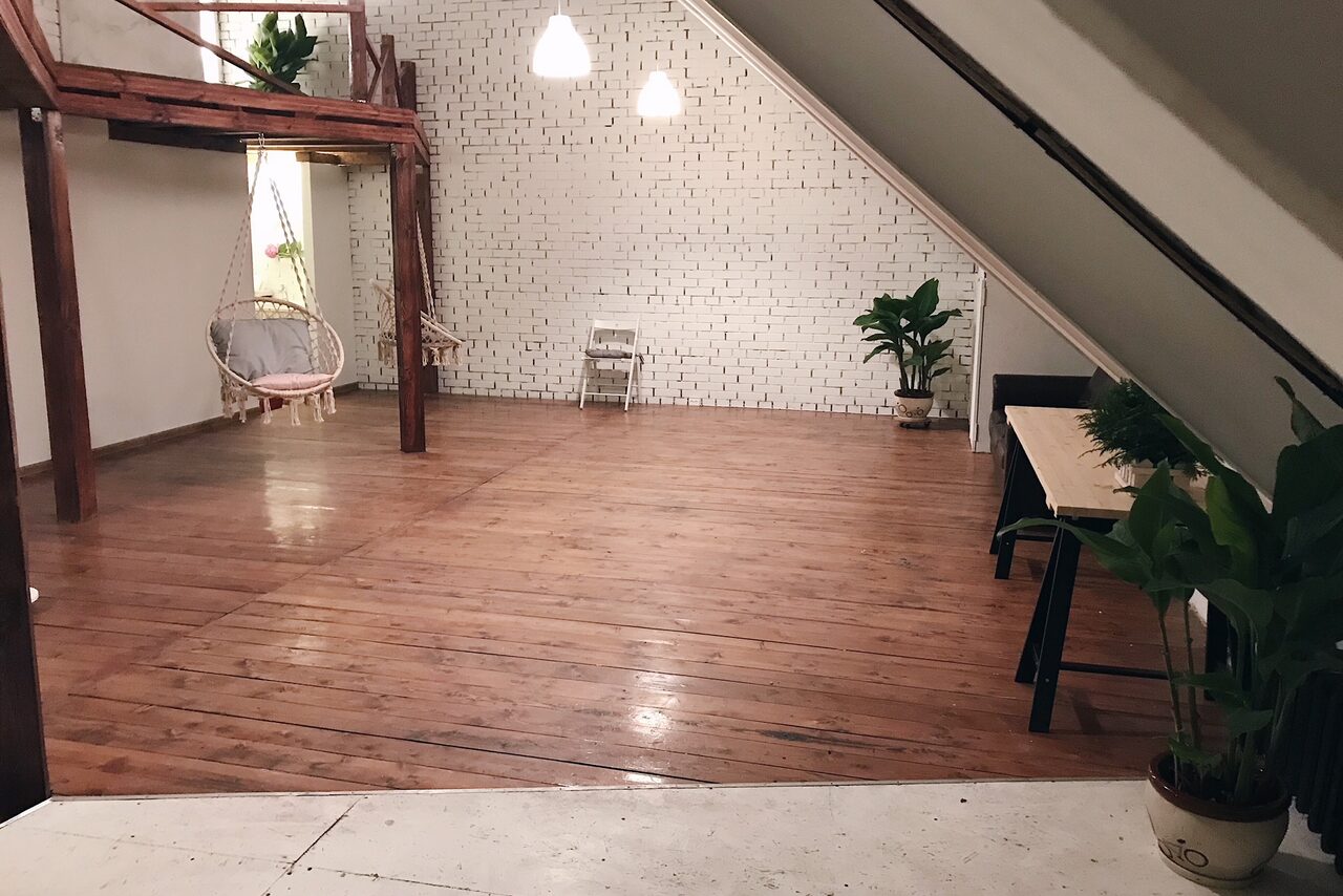 Арендовать Двухуровневый лофт на мансардном этаже