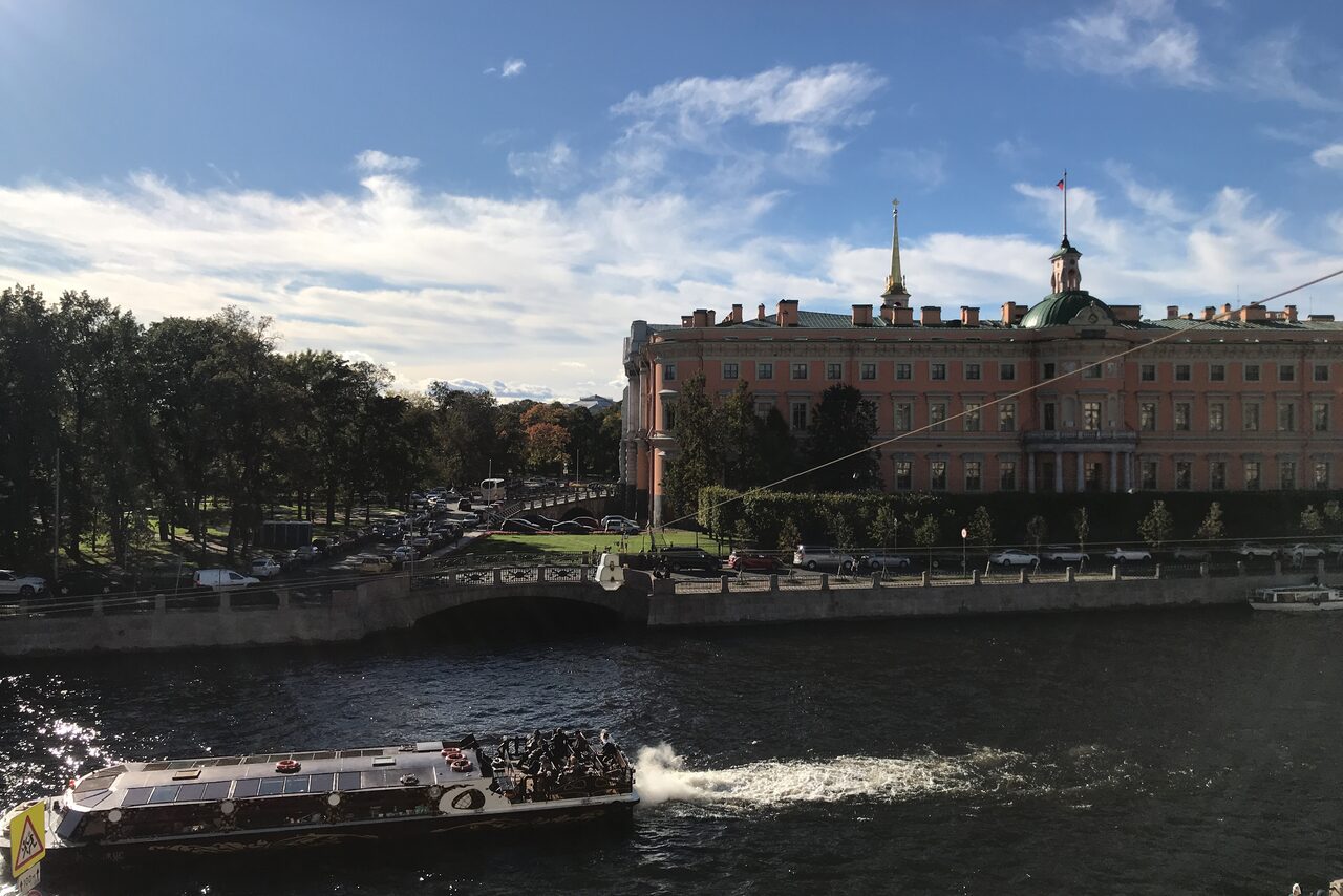 Арендовать Современное кафе – бывшая княжеская спальня