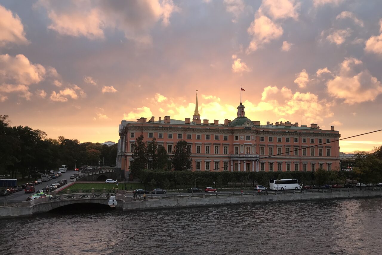 Арендовать Современное кафе – бывшая княжеская спальня