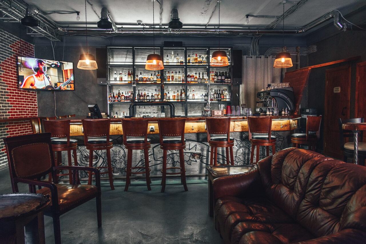 Арендовать Небольшой уютный бар в центре города