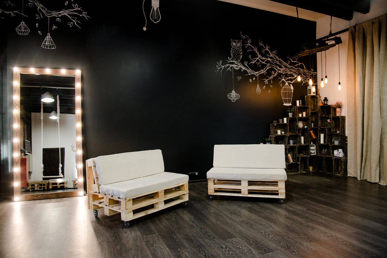 Арендовать Лофт с качелями в эко стиле