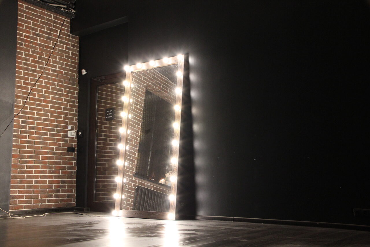 Арендовать Лофт с качелями в эко стиле