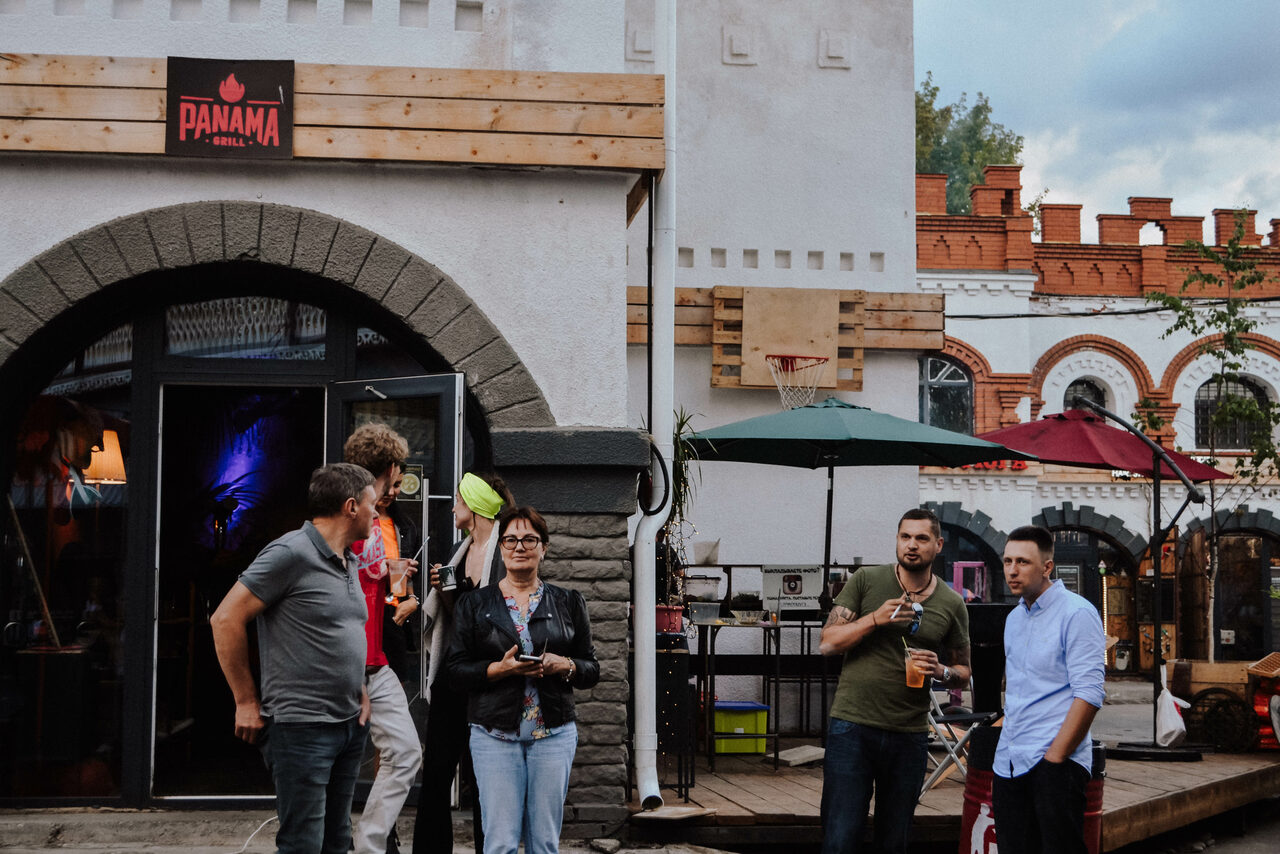 Арендовать Уютный маленький бар