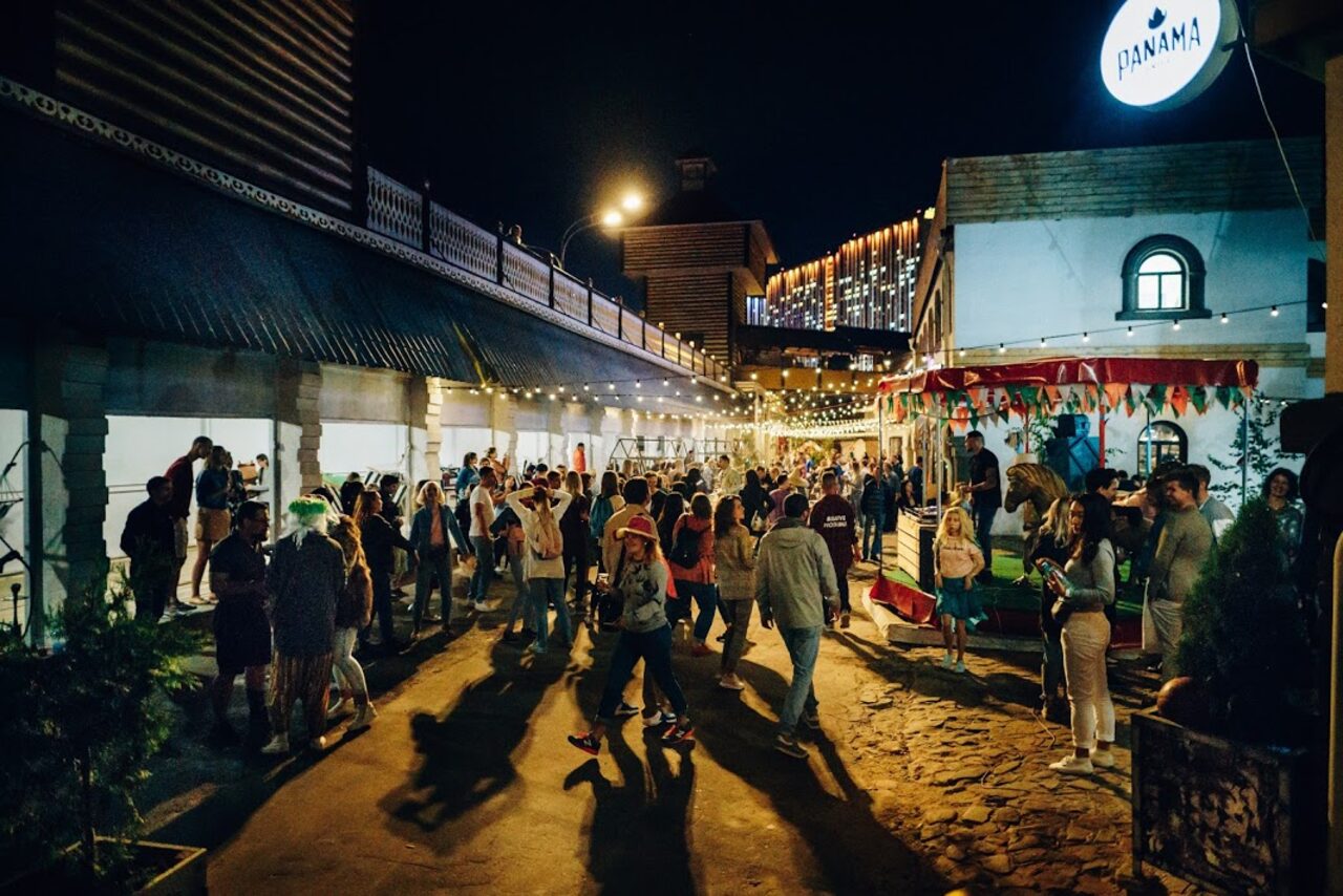 Арендовать Уютный маленький бар