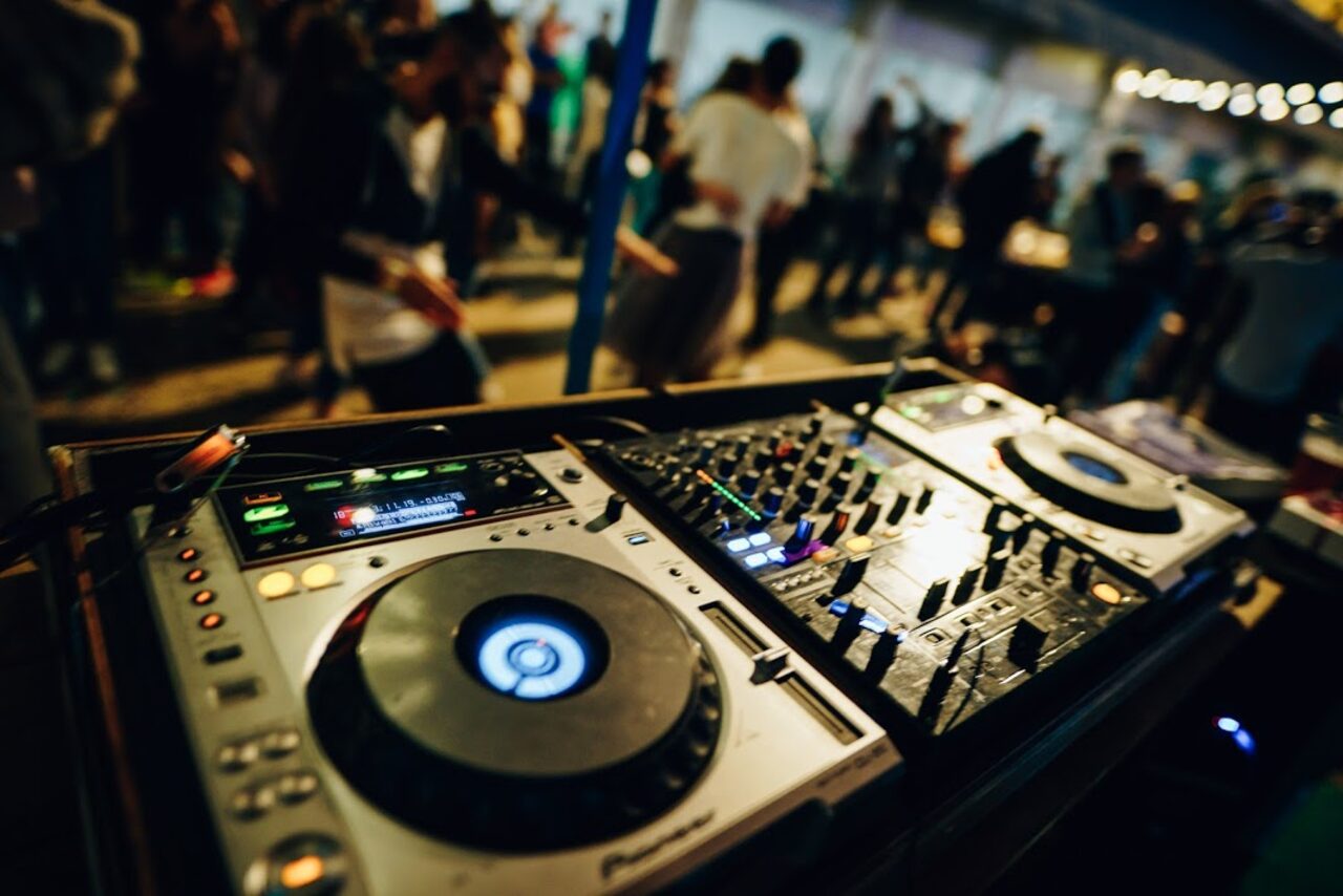 Арендовать Уютный маленький бар