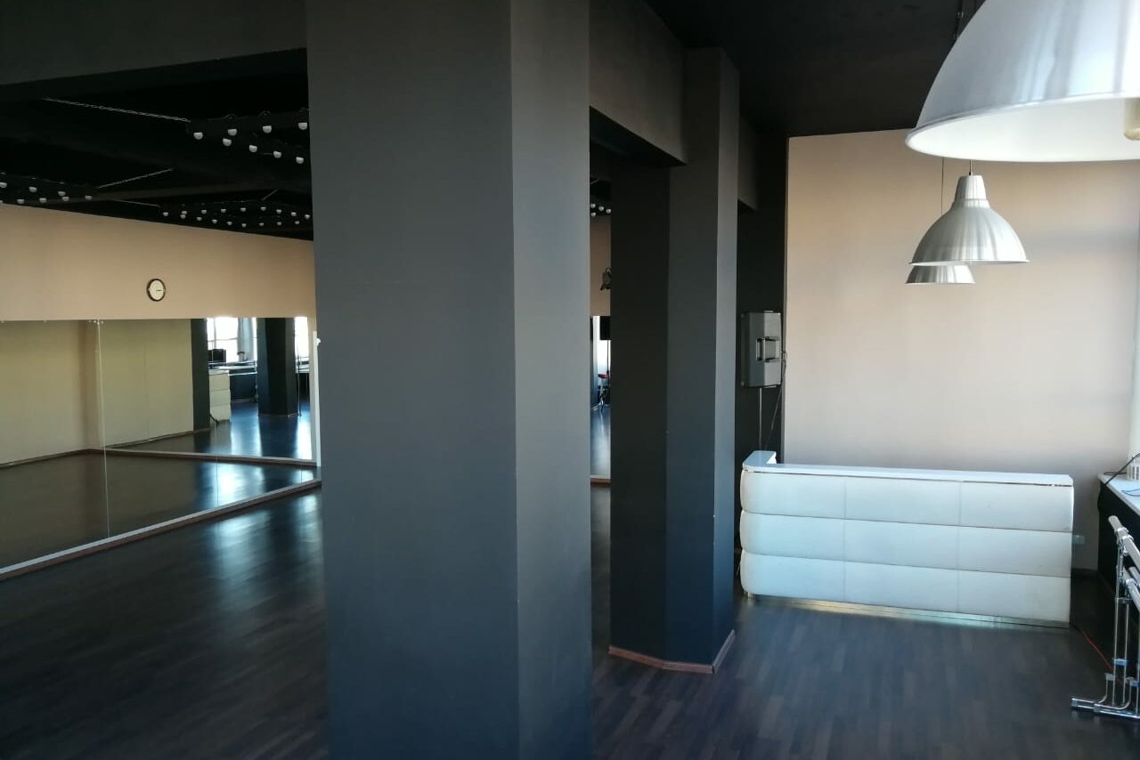 Арендовать DF Club Зеркальный зал с барной стойкой