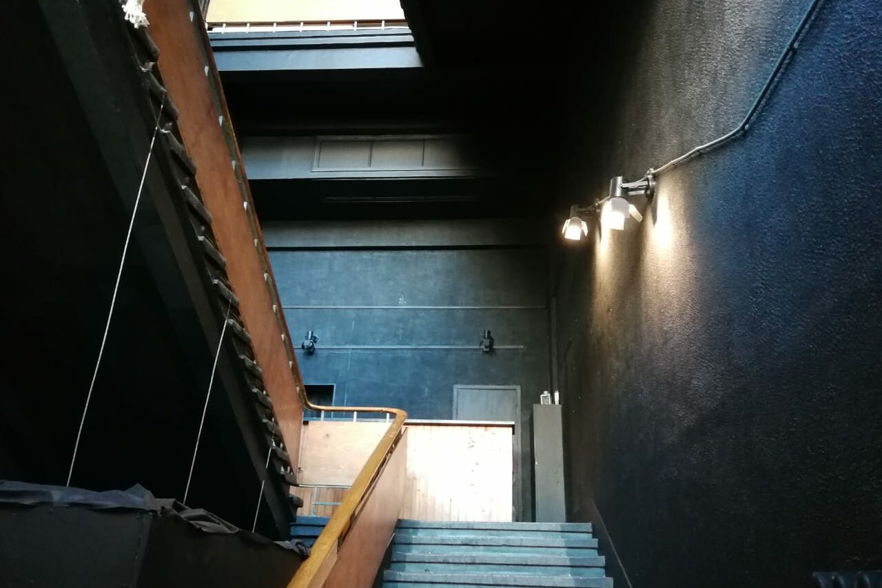 Арендовать DF Club Зеркальный зал с барной стойкой