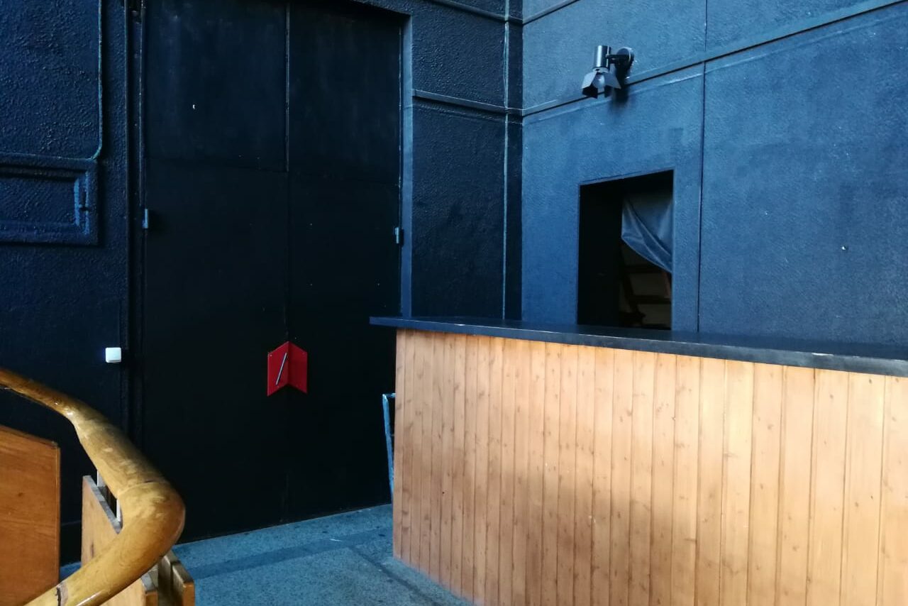 Арендовать DF Club Зеркальный зал с барной стойкой