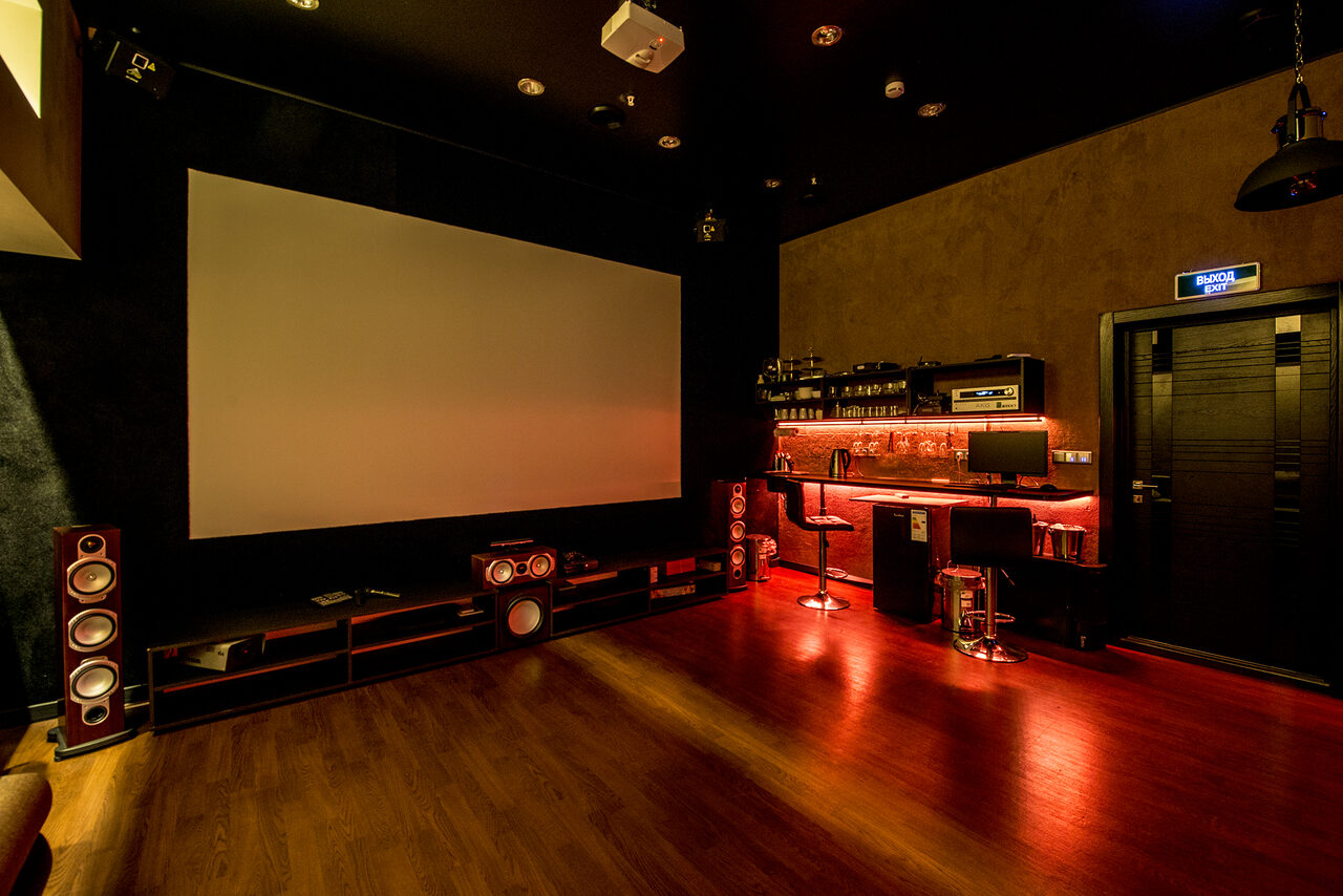 Арендовать Karaoke loft with light music