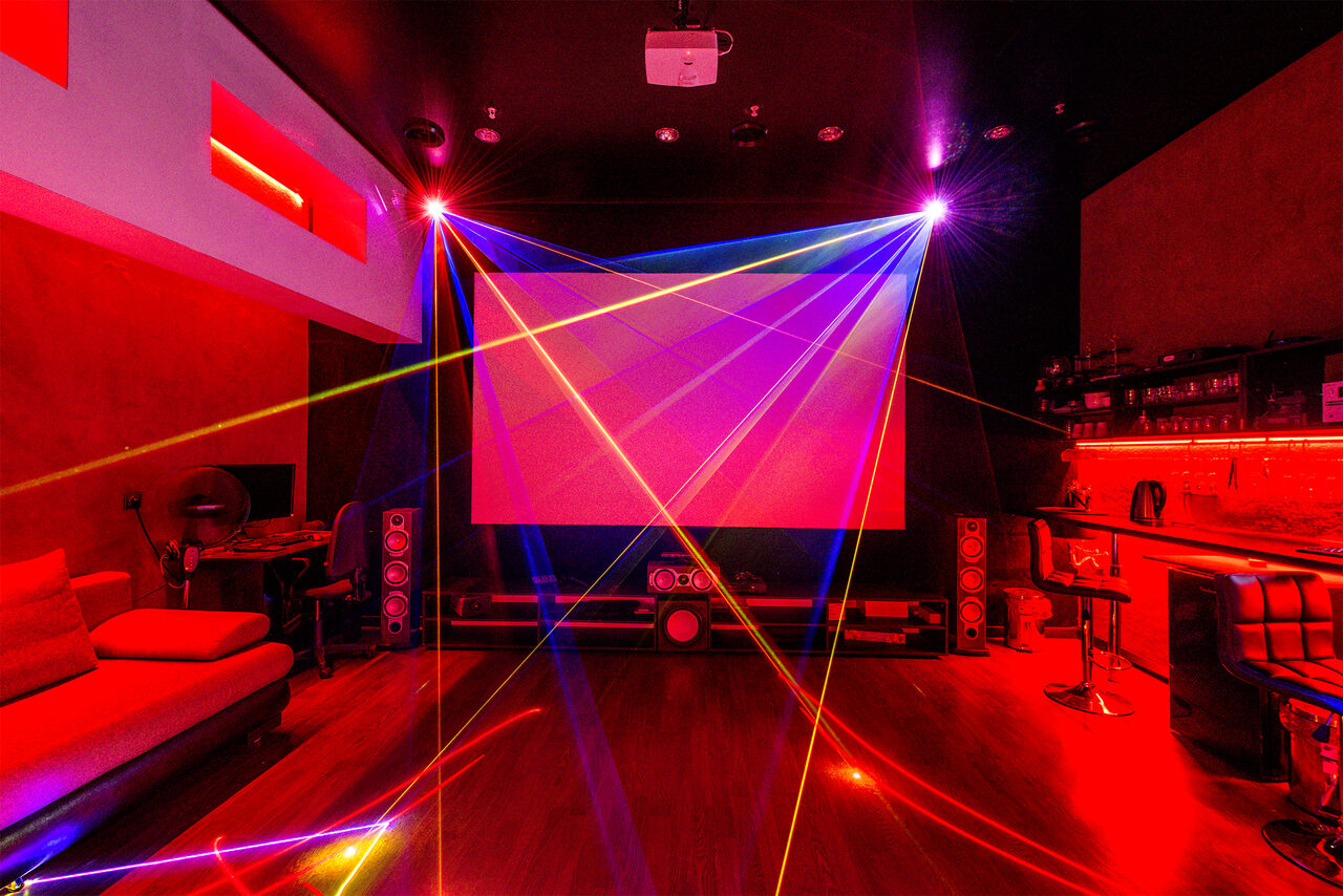 Арендовать Karaoke loft with light music