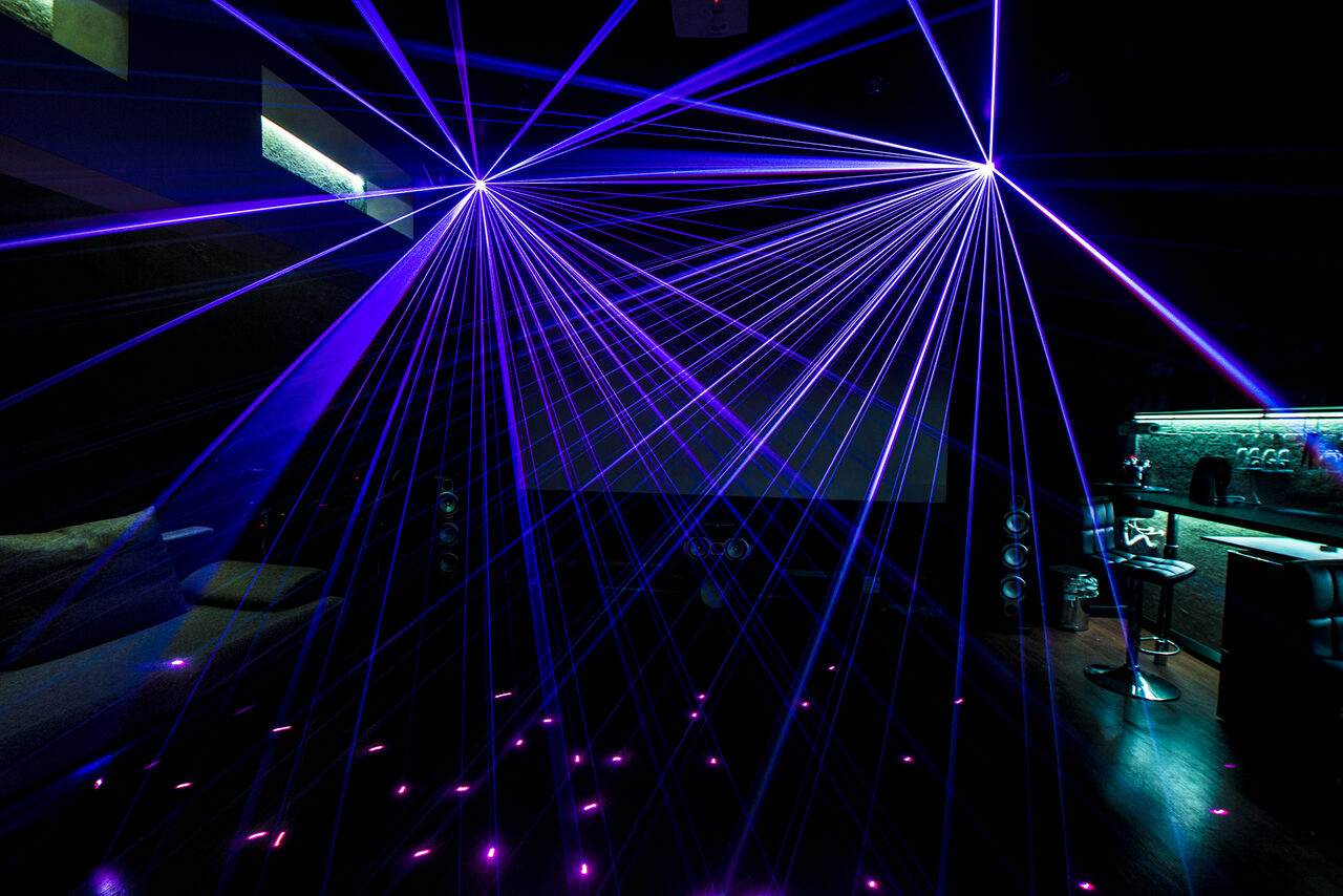 Арендовать Karaoke loft with light music