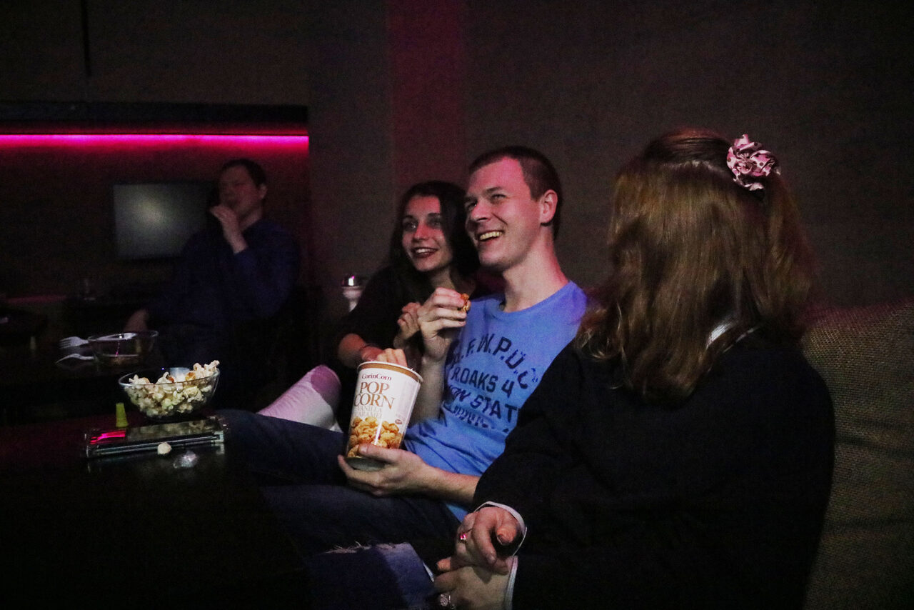 Арендовать Karaoke loft with light music