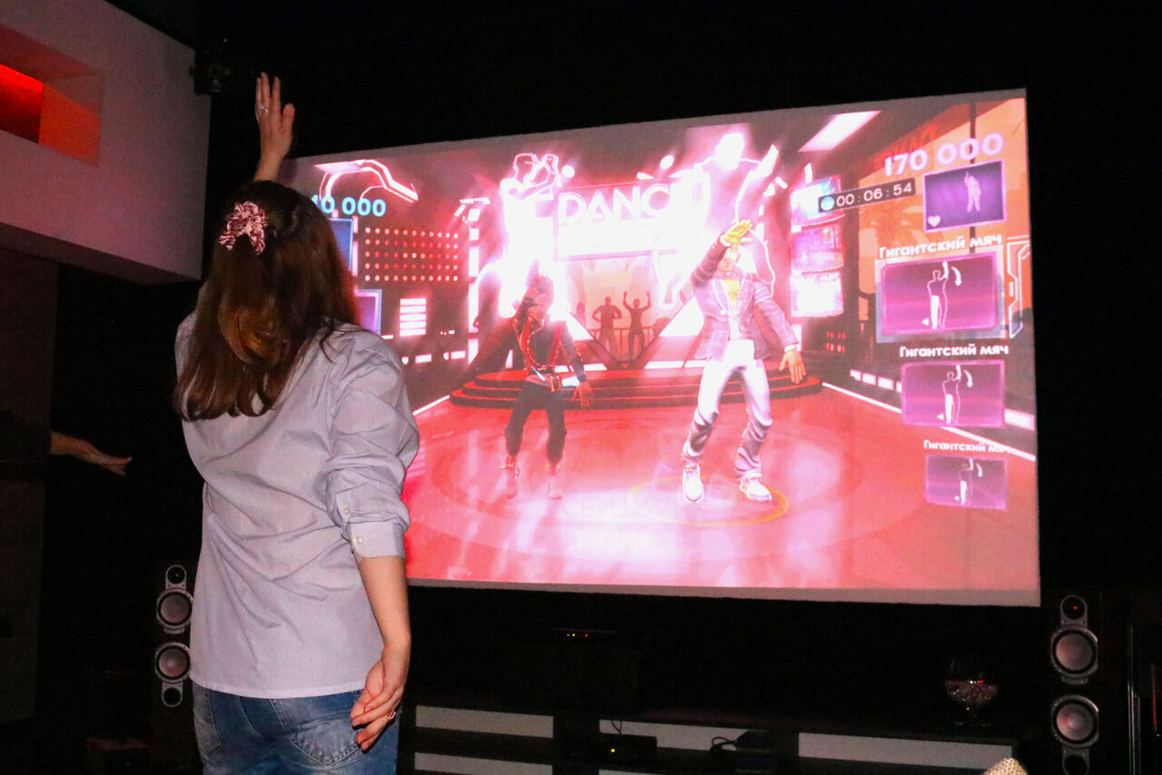 Арендовать Karaoke loft with light music