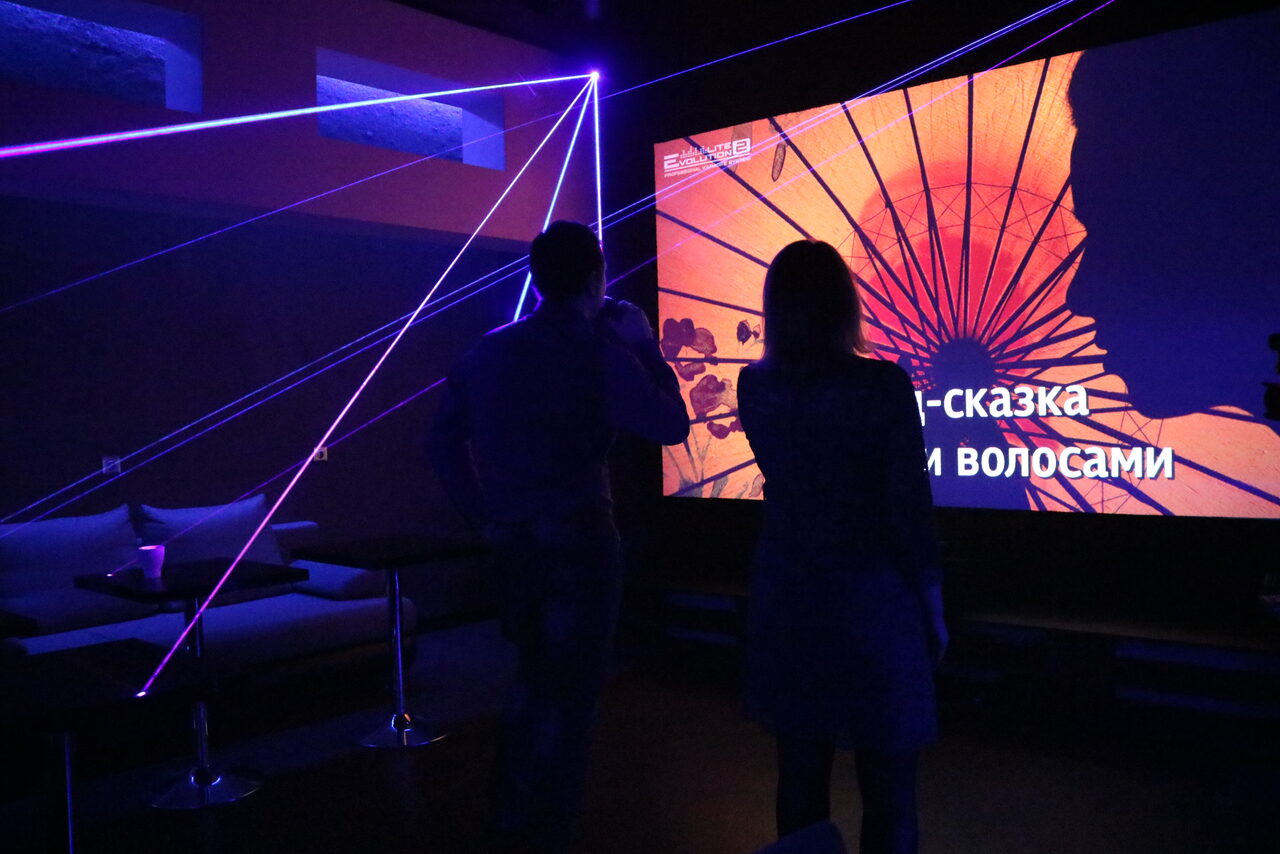 Арендовать Karaoke loft with light music