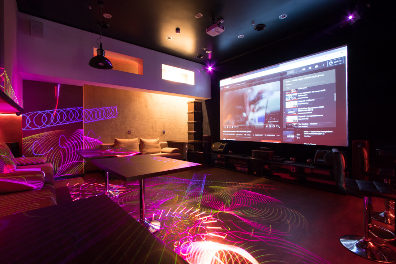 Арендовать Karaoke loft with light music