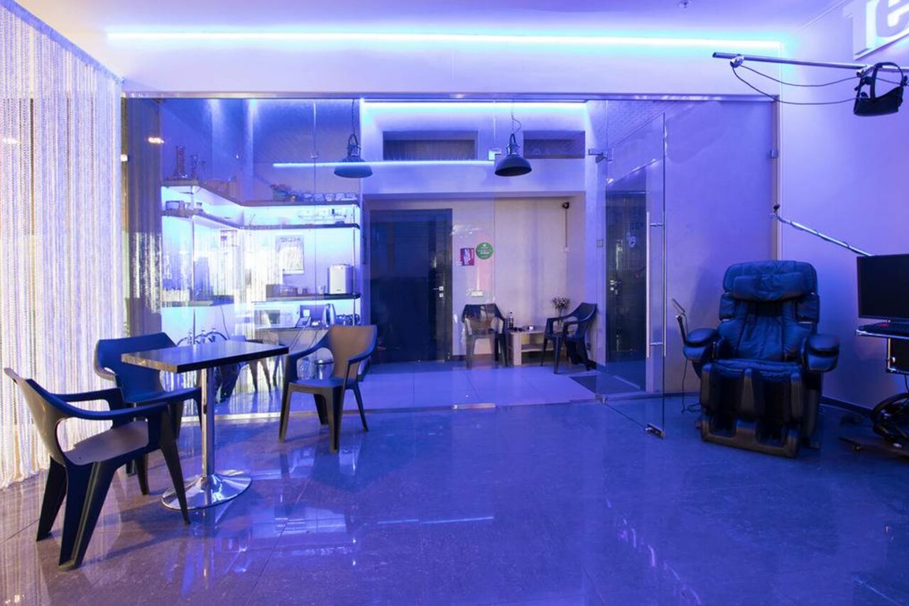 Арендовать Karaoke loft with light music
