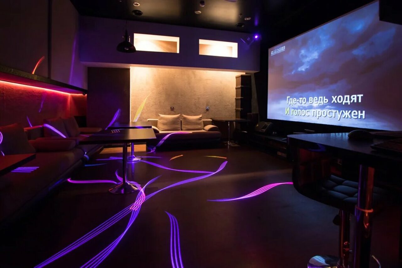 Арендовать Karaoke loft with light music