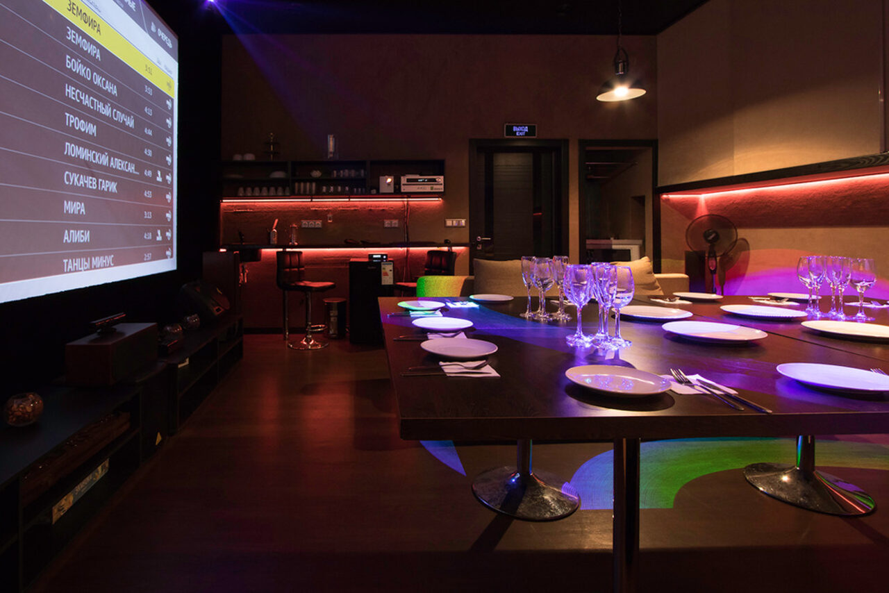 Арендовать Karaoke loft with light music