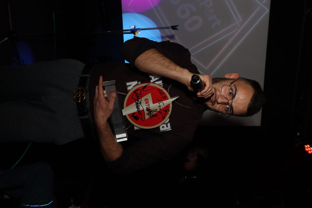 Арендовать Karaoke loft with light music