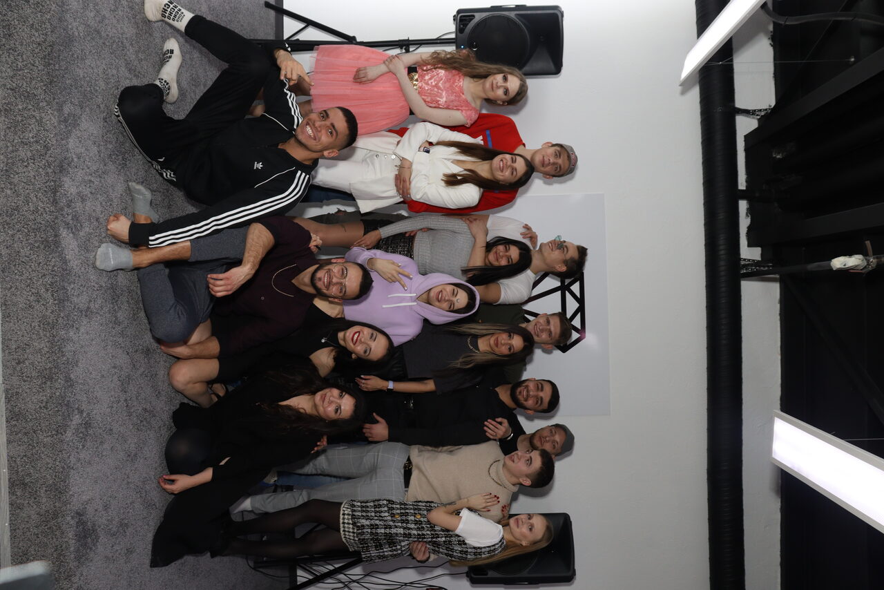 Арендовать Karaoke loft with light music