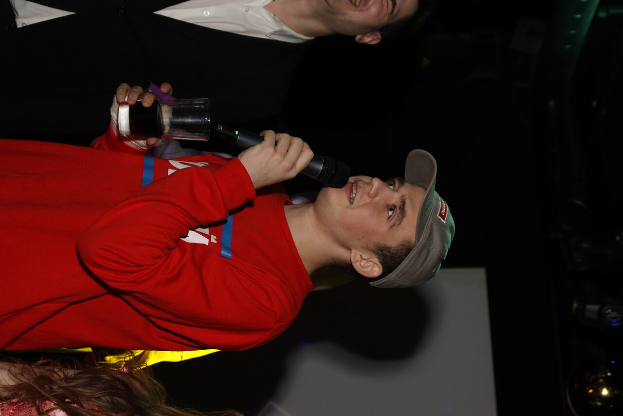 Арендовать Karaoke loft with light music