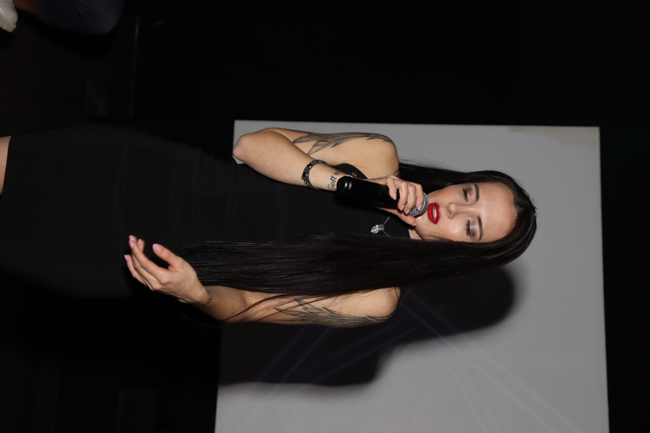 Арендовать Karaoke loft with light music