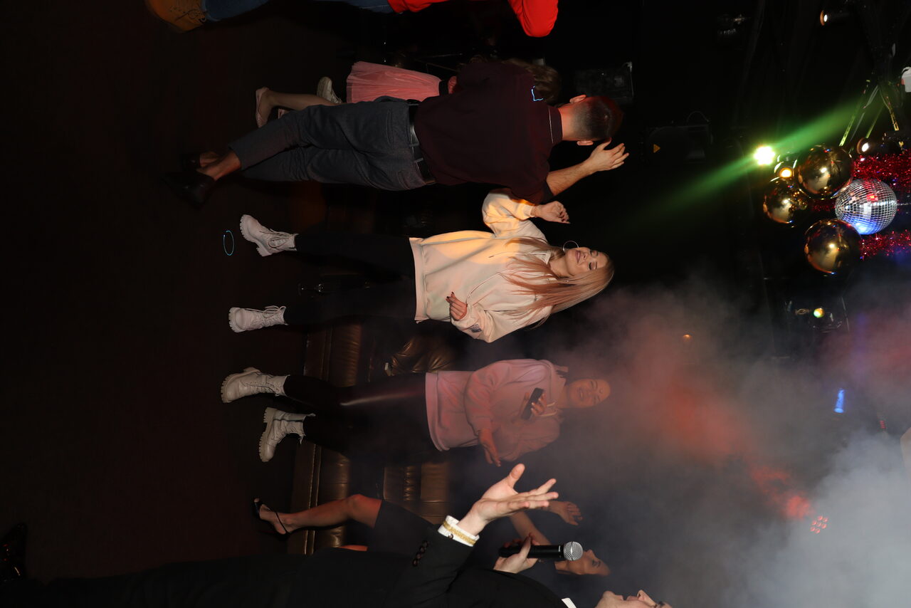 Арендовать Karaoke loft with light music