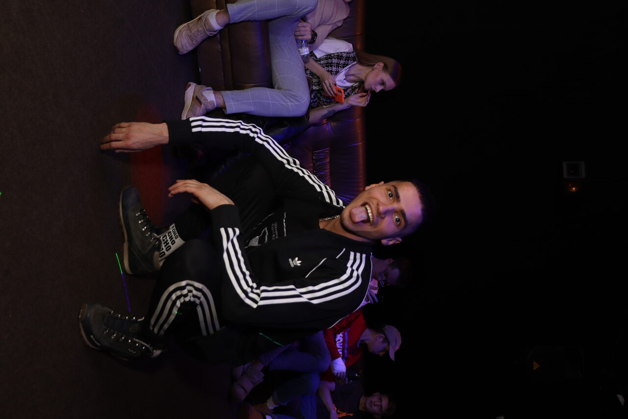 Арендовать Karaoke loft with light music