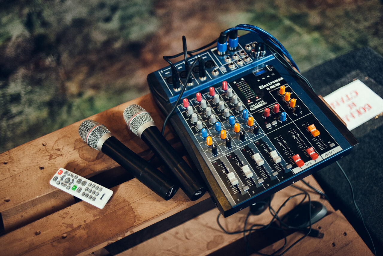 Арендовать GreyGreen Event. Двухэтажный лофт с металлической лестницей